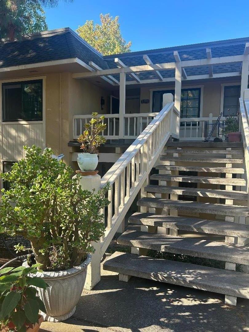 Detail Gallery Image 2 of 37 For 5399 Cribari Crst, San Jose,  CA 95135 - 2 Beds | 2 Baths