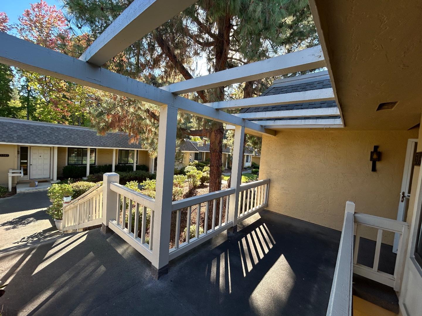 Detail Gallery Image 3 of 37 For 5399 Cribari Crst, San Jose,  CA 95135 - 2 Beds | 2 Baths