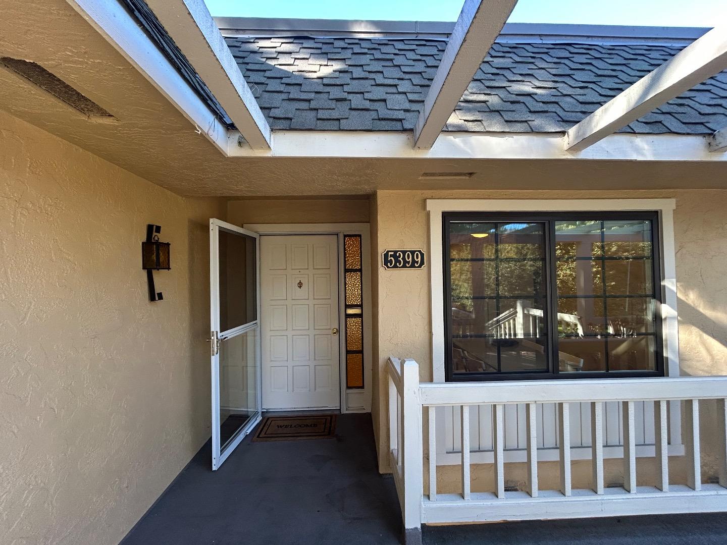 Detail Gallery Image 4 of 37 For 5399 Cribari Crst, San Jose,  CA 95135 - 2 Beds | 2 Baths