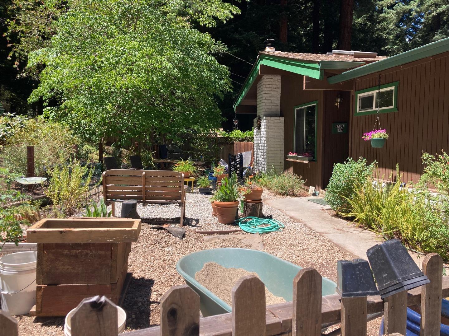 Detail Gallery Image 4 of 33 For 1822 Early Dr, Felton,  CA 95018 - 3 Beds | 2 Baths