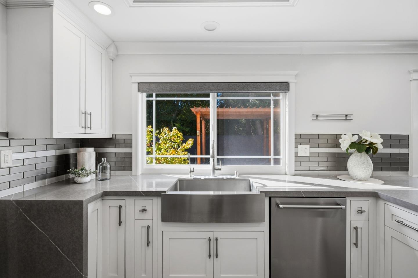 Detail Gallery Image 10 of 56 For 7035 Yorktown Dr, Gilroy,  CA 95020 - 5 Beds | 3 Baths