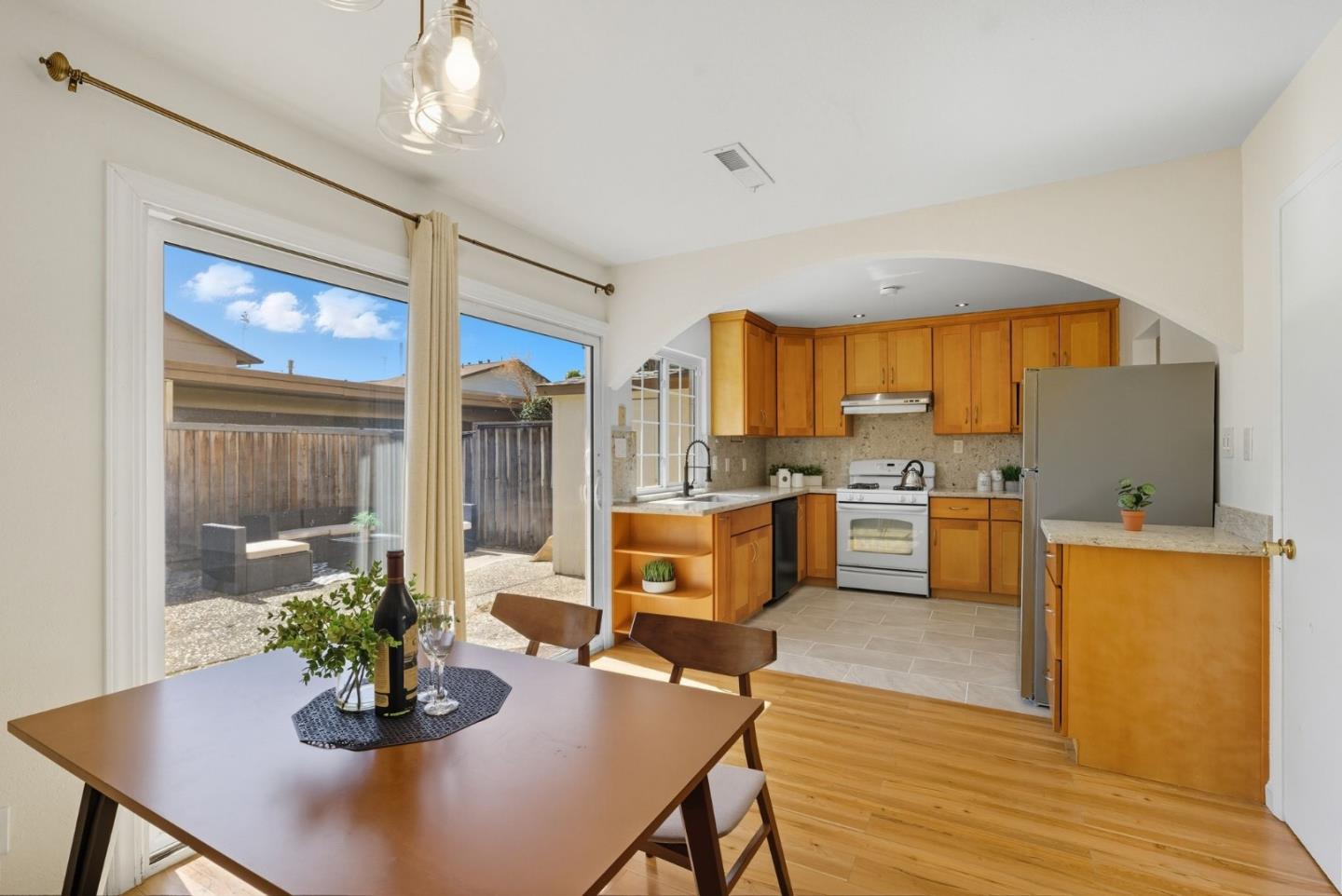 Detail Gallery Image 8 of 60 For 2421 Arf Ave, Hayward,  CA 94545 - 4 Beds | 2/1 Baths