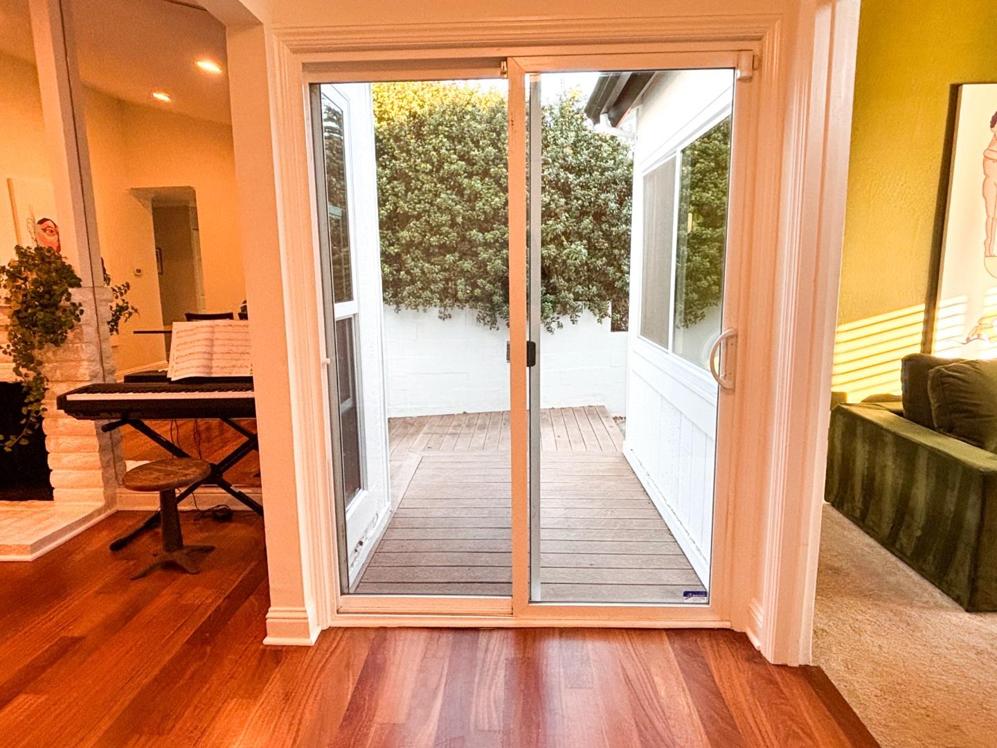 Detail Gallery Image 5 of 26 For 100 Harbour Dr, El Granada,  CA 94019 - 3 Beds | 2 Baths