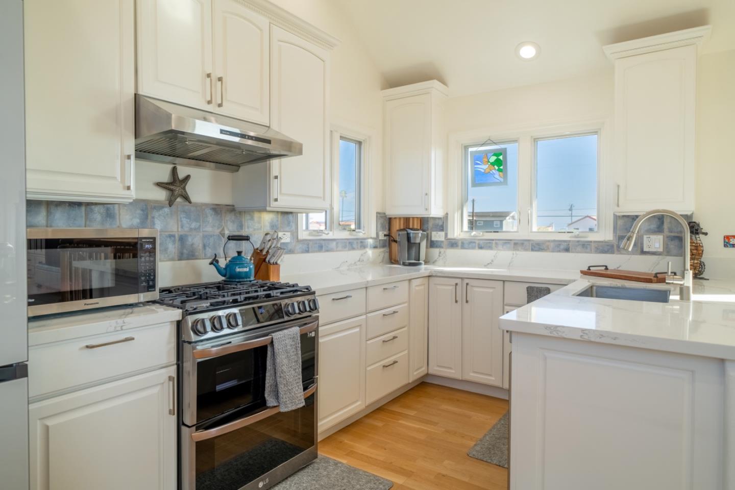 Detail Gallery Image 14 of 44 For 121 Anchorage Ave, Santa Cruz,  CA 95062 - 2 Beds | 1/1 Baths