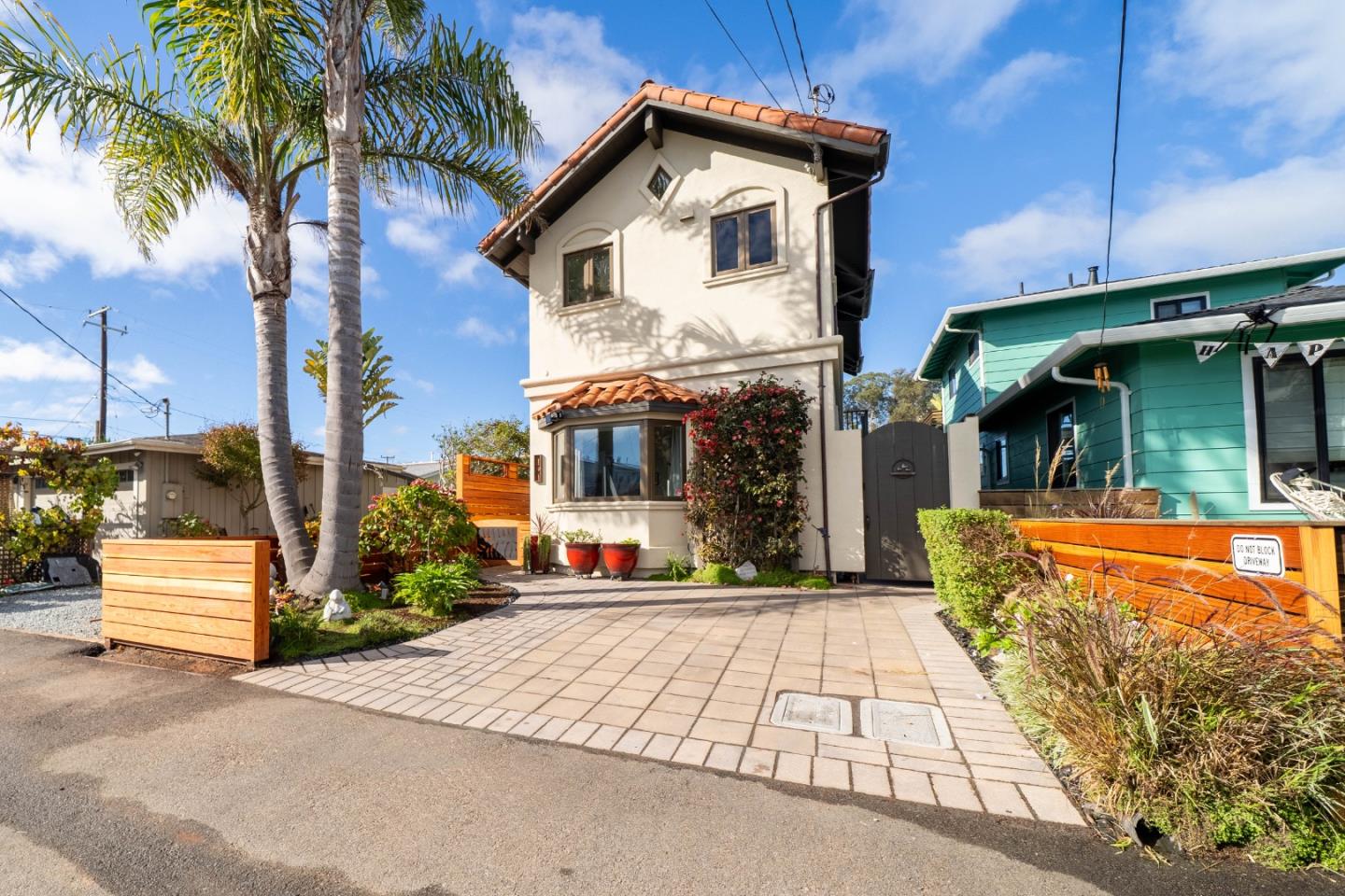 Detail Gallery Image 3 of 44 For 121 Anchorage Ave, Santa Cruz,  CA 95062 - 2 Beds | 1/1 Baths