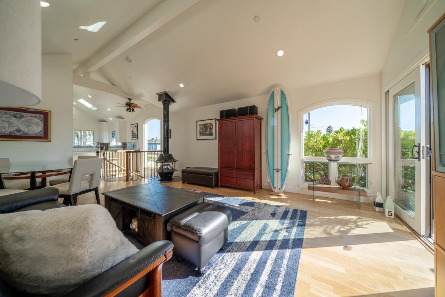 Detail Gallery Image 7 of 44 For 121 Anchorage Ave, Santa Cruz,  CA 95062 - 2 Beds | 1/1 Baths