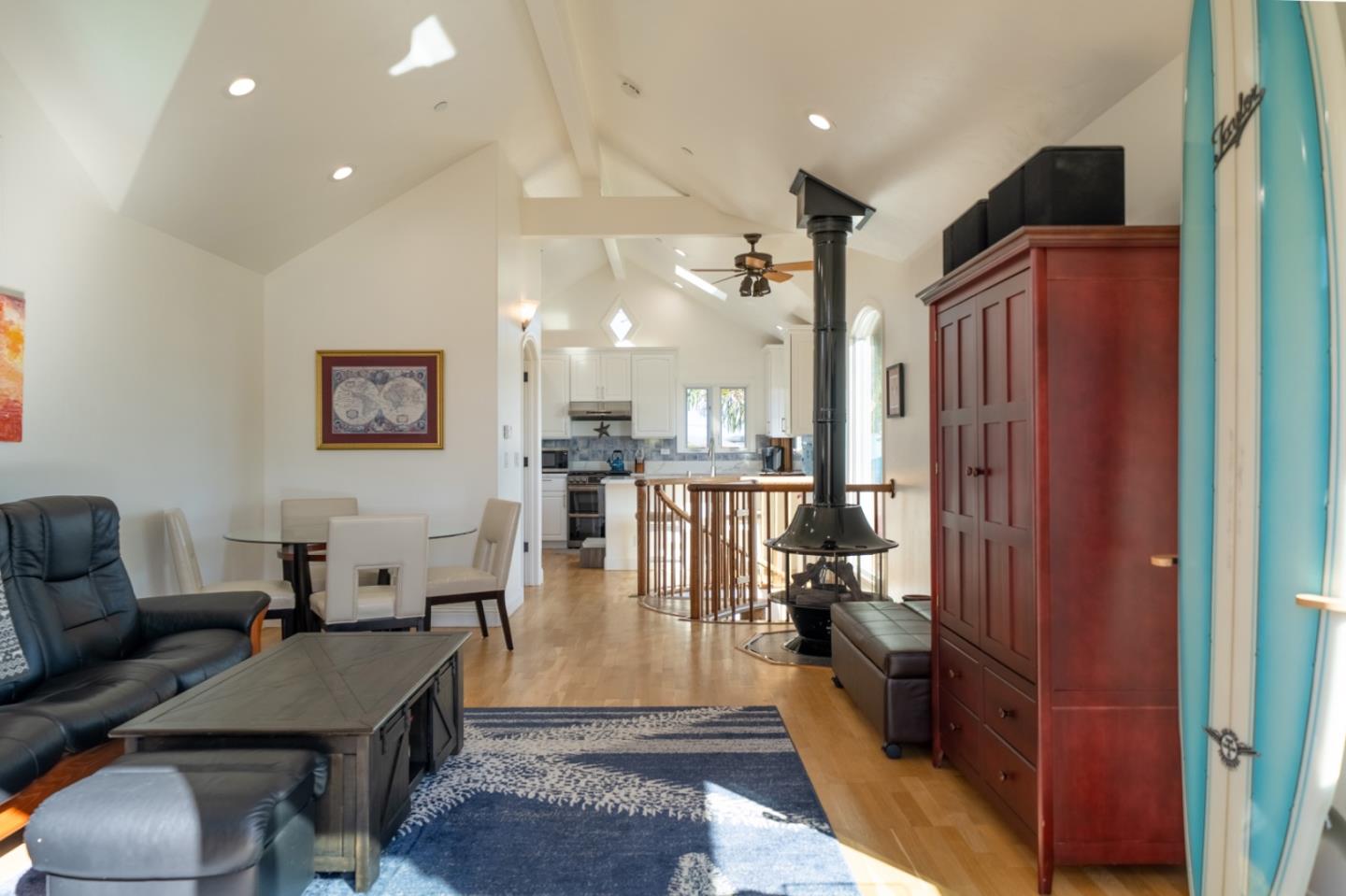 Detail Gallery Image 8 of 44 For 121 Anchorage Ave, Santa Cruz,  CA 95062 - 2 Beds | 1/1 Baths