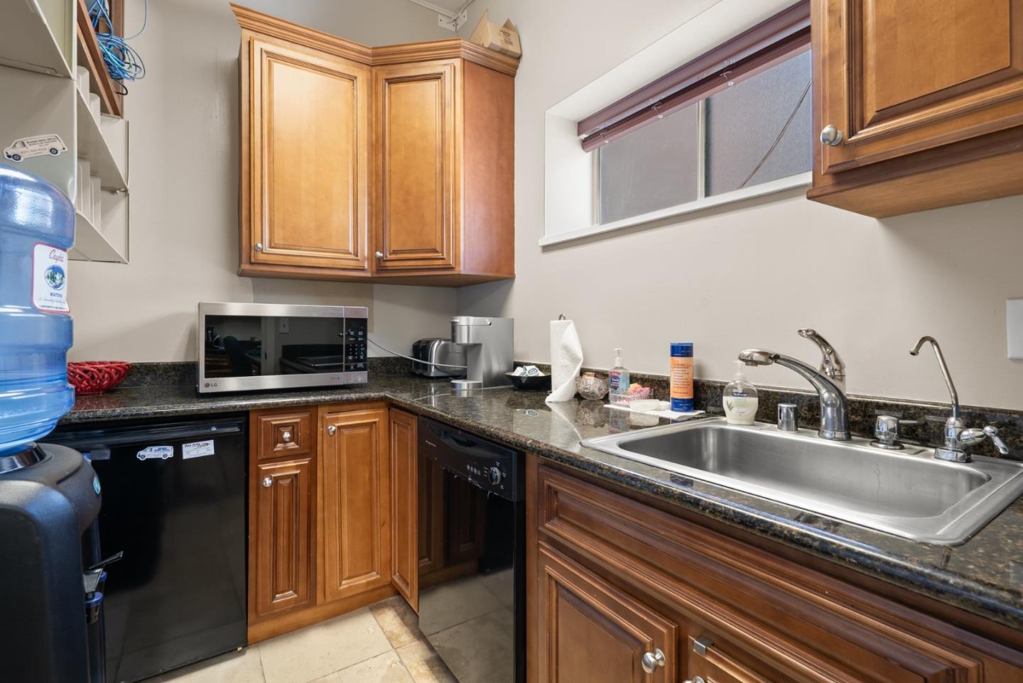 Detail Gallery Image 11 of 21 For 129 Water St, Santa Cruz,  CA 95060 - – Beds | – Baths