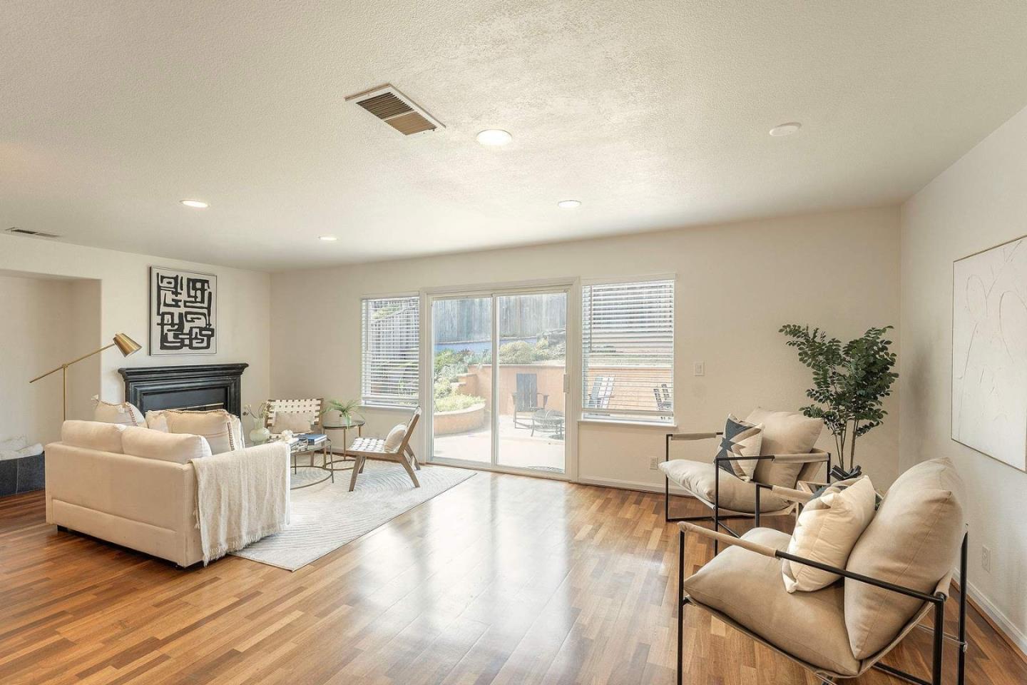 Detail Gallery Image 13 of 42 For 3141 Ocean Ter, Marina,  CA 93933 - 4 Beds | 3 Baths