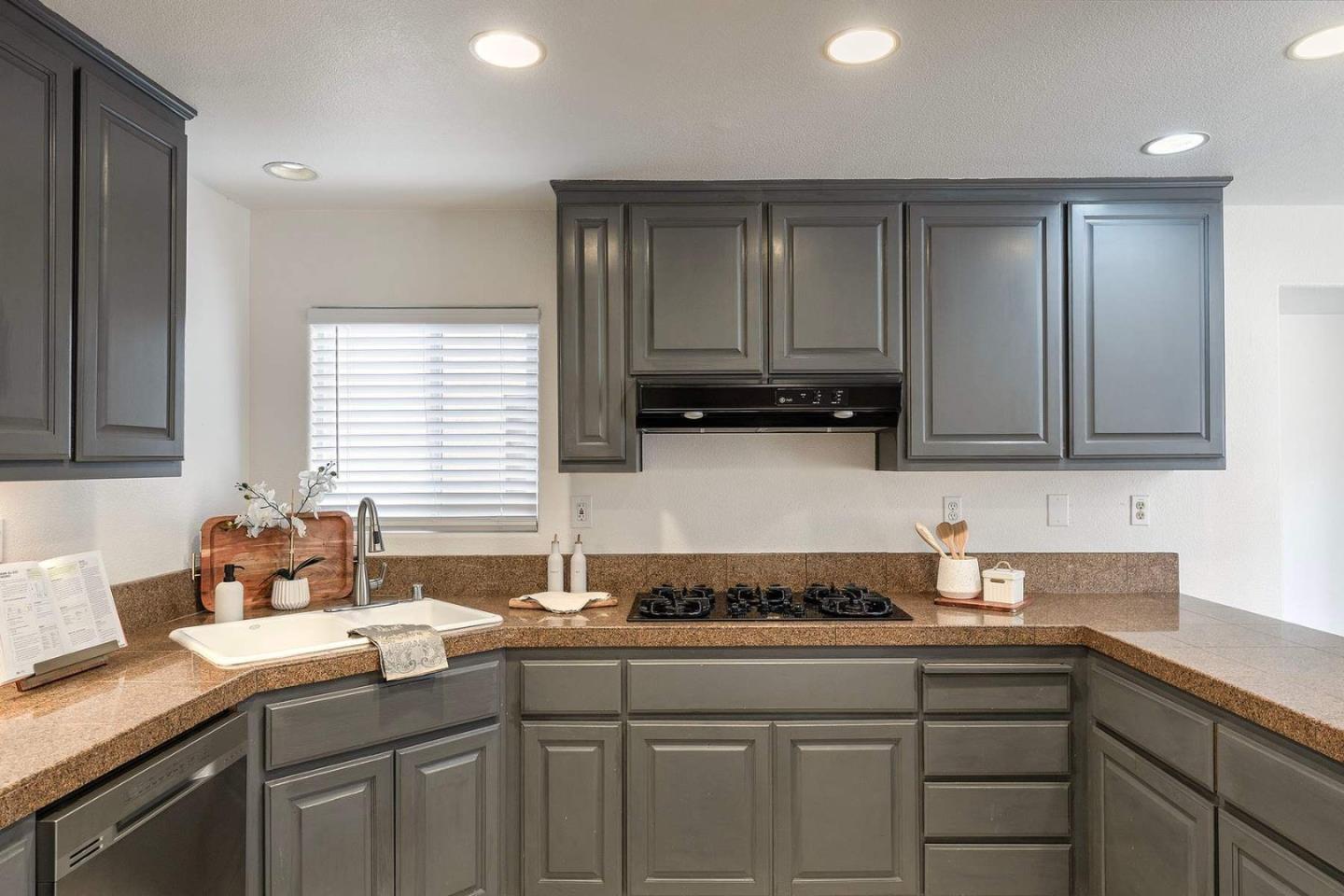 Detail Gallery Image 18 of 42 For 3141 Ocean Ter, Marina,  CA 93933 - 4 Beds | 3 Baths