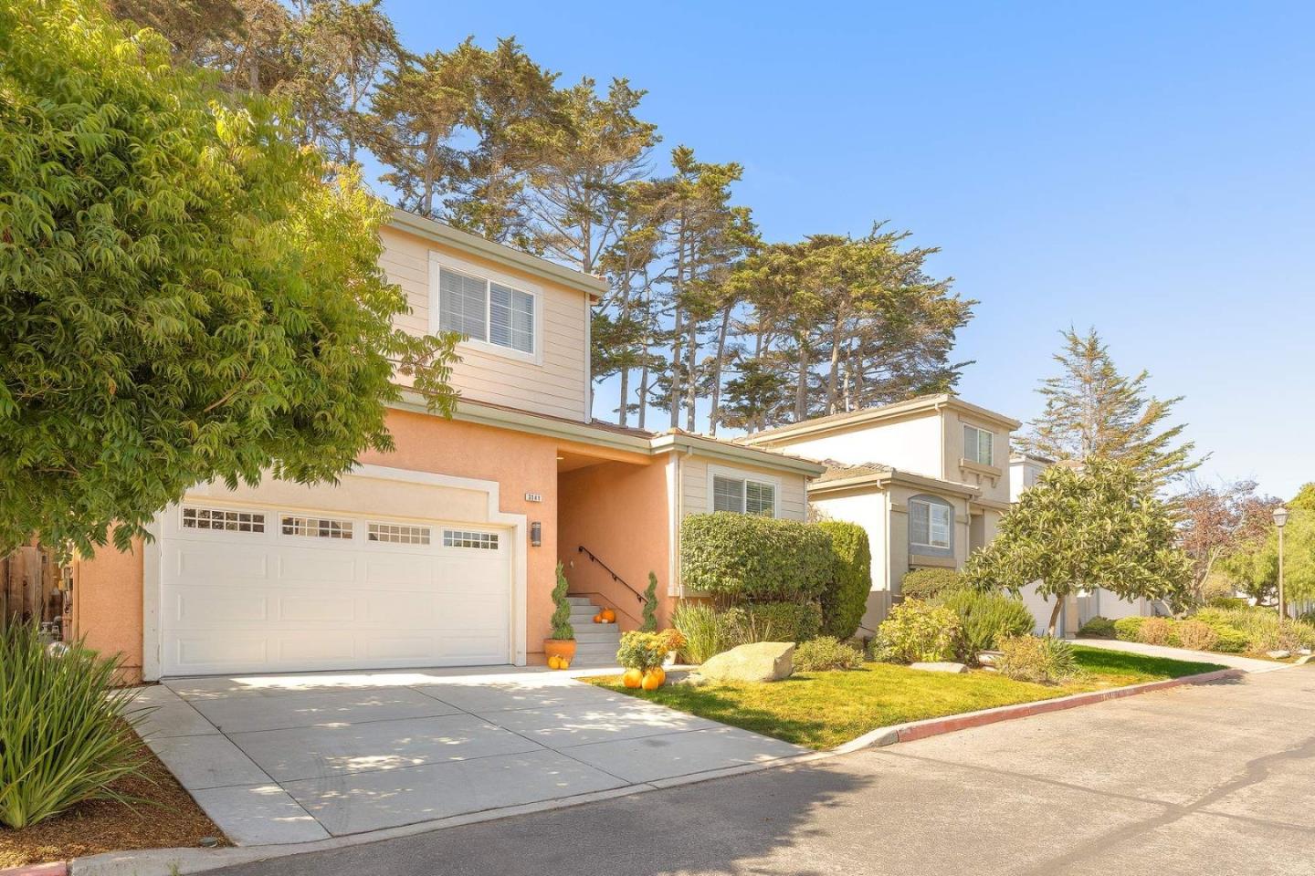 Detail Gallery Image 2 of 42 For 3141 Ocean Ter, Marina,  CA 93933 - 4 Beds | 3 Baths