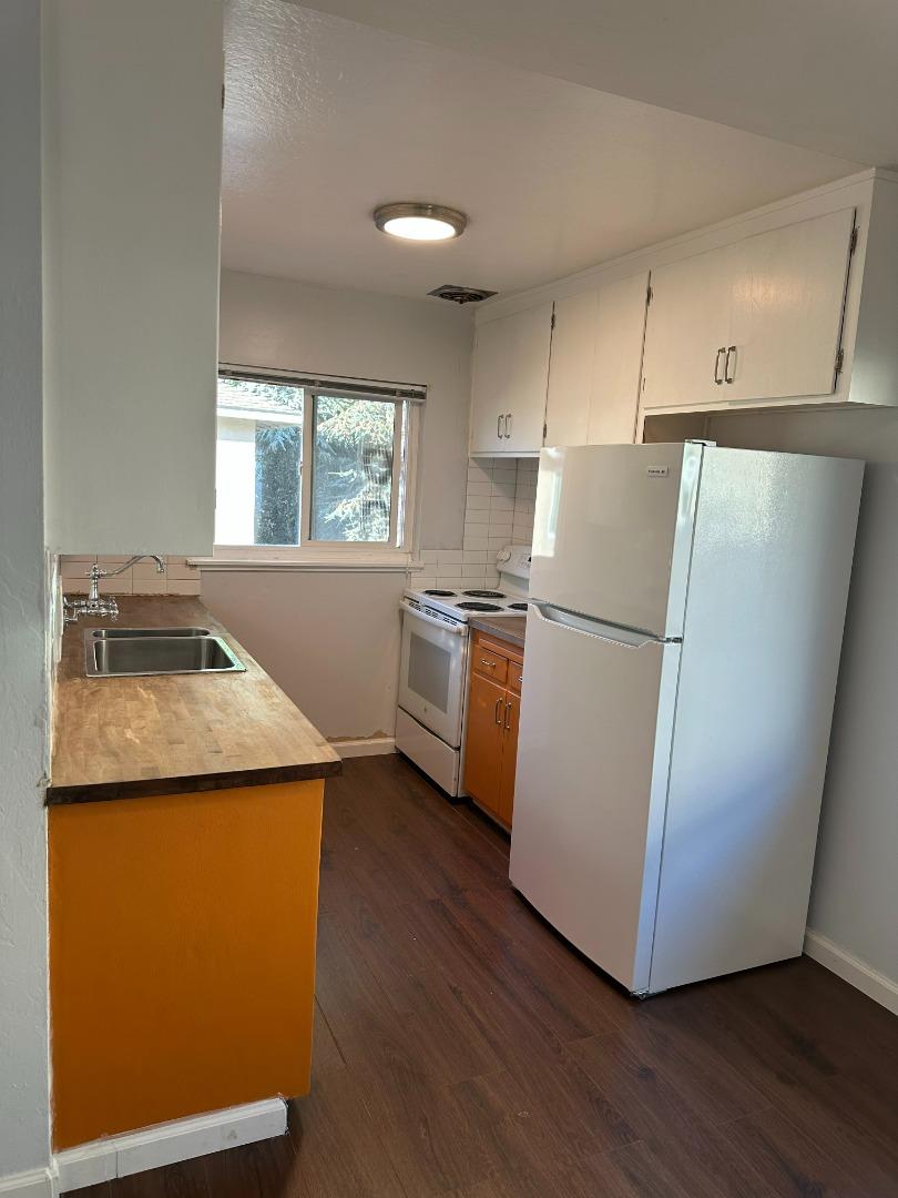 Detail Gallery Image 6 of 12 For 1560 San Antonio St, Menlo Park,  CA 94025 - – Beds | – Baths