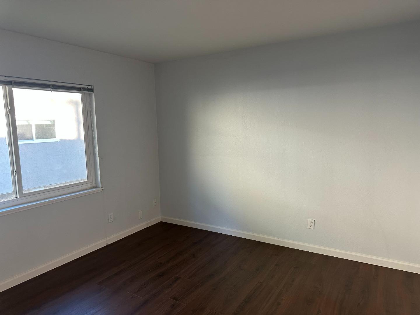 Detail Gallery Image 8 of 12 For 1560 San Antonio St, Menlo Park,  CA 94025 - – Beds | – Baths