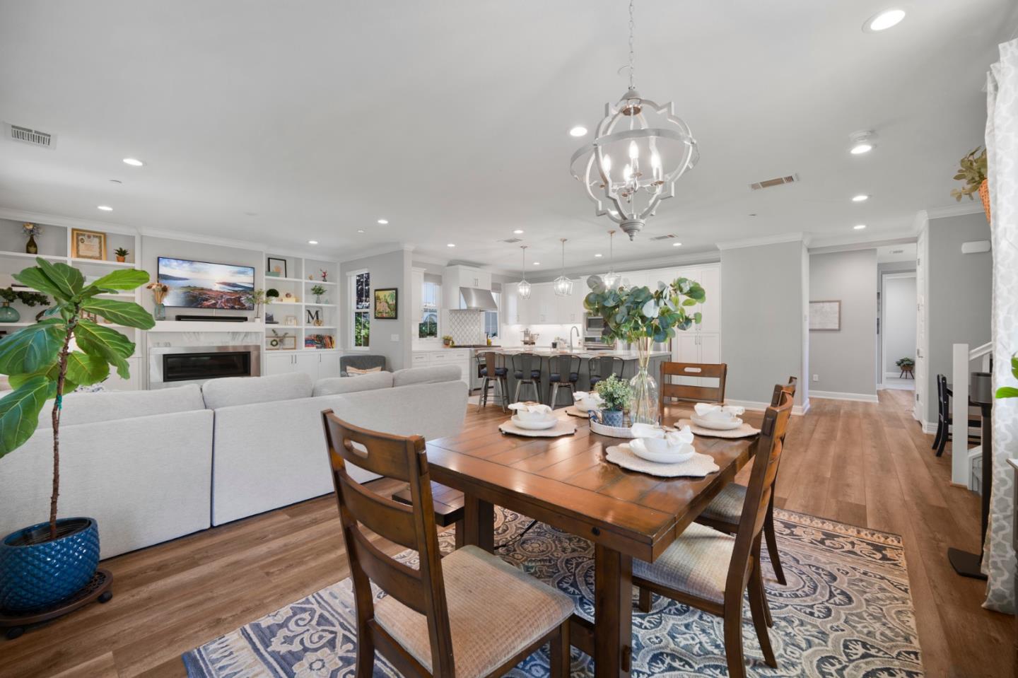 Detail Gallery Image 10 of 49 For 215 Calle Del Rey, Morgan Hill,  CA 95037 - 5 Beds | 4 Baths