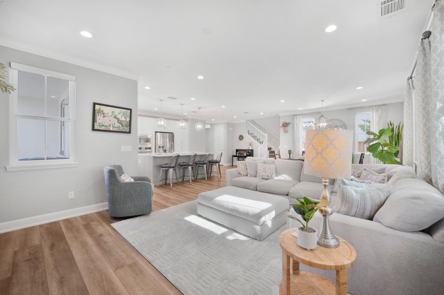 Detail Gallery Image 12 of 49 For 215 Calle Del Rey, Morgan Hill,  CA 95037 - 5 Beds | 4 Baths