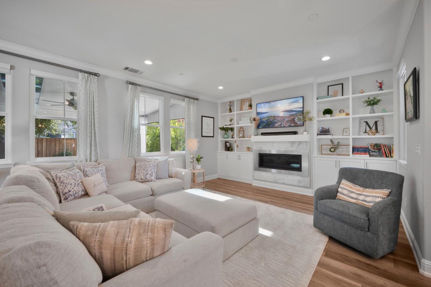 Detail Gallery Image 13 of 49 For 215 Calle Del Rey, Morgan Hill,  CA 95037 - 5 Beds | 4 Baths