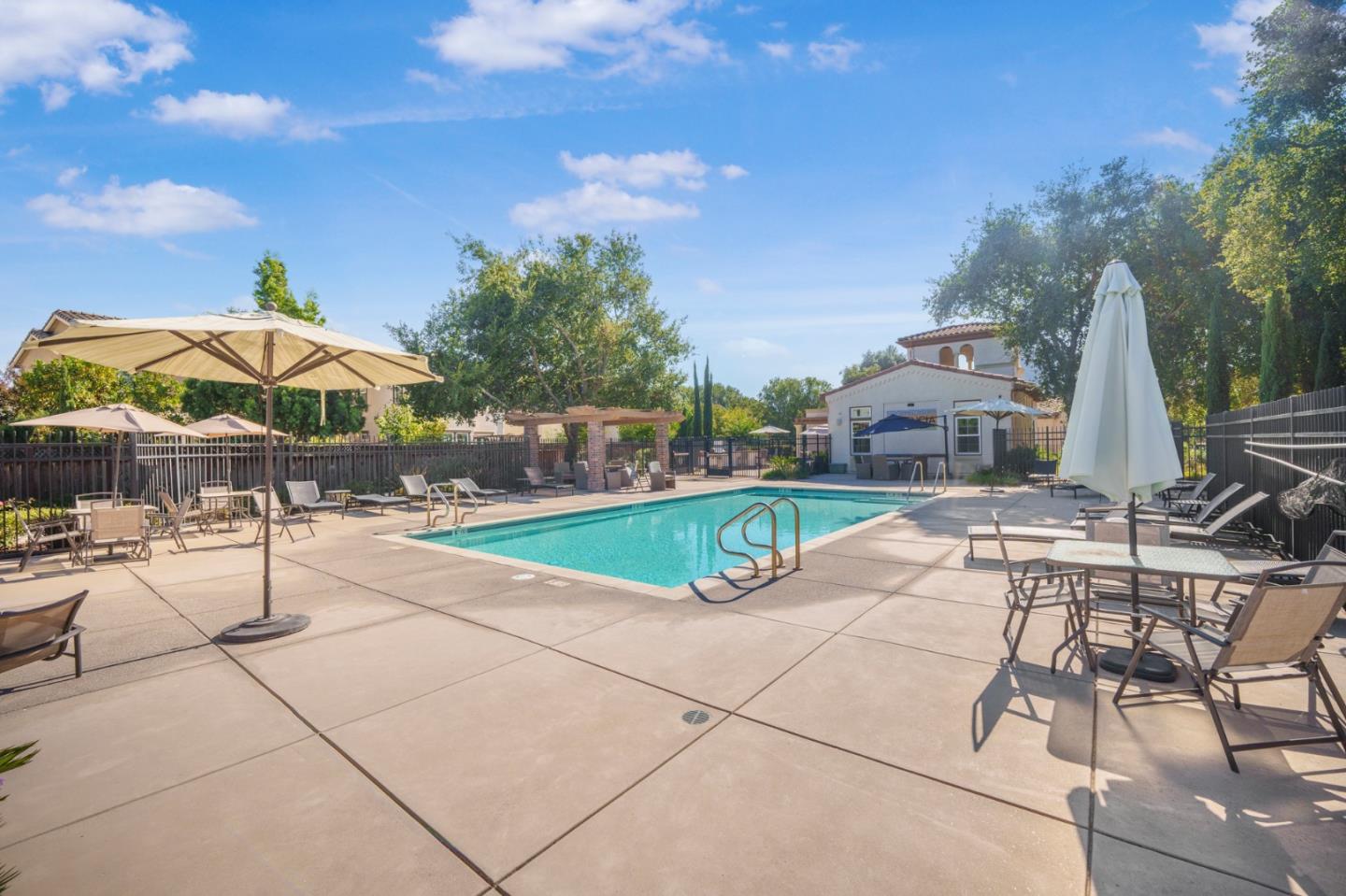 Detail Gallery Image 37 of 49 For 215 Calle Del Rey, Morgan Hill,  CA 95037 - 5 Beds | 4 Baths