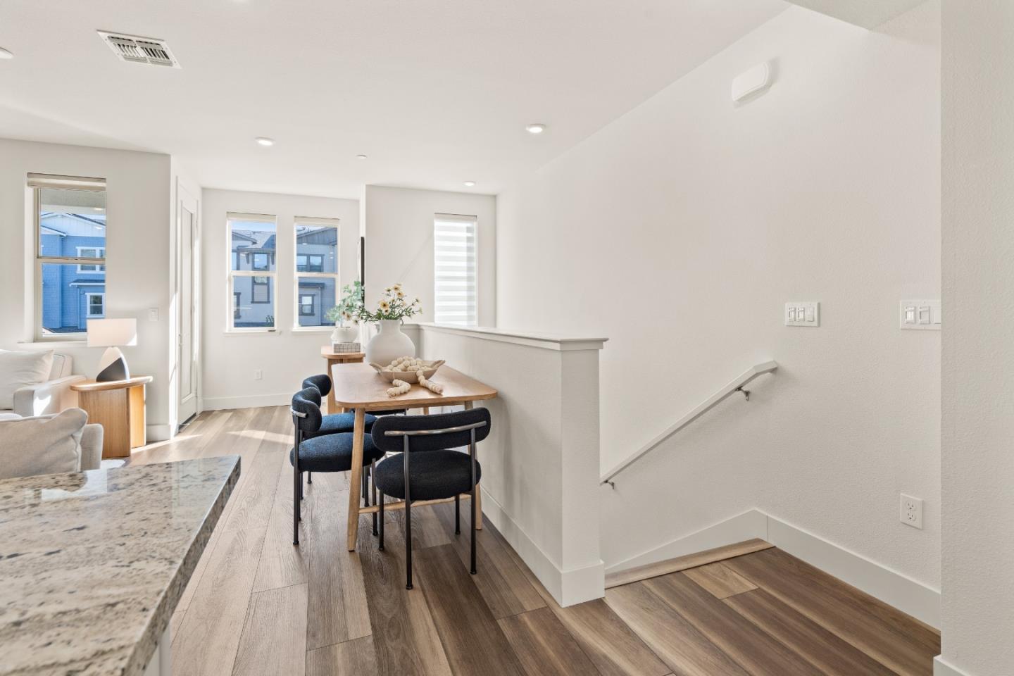 Detail Gallery Image 11 of 55 For 836 Mist Flower Ter #2,  Sunnyvale,  CA 94086 - 2 Beds | 2/1 Baths