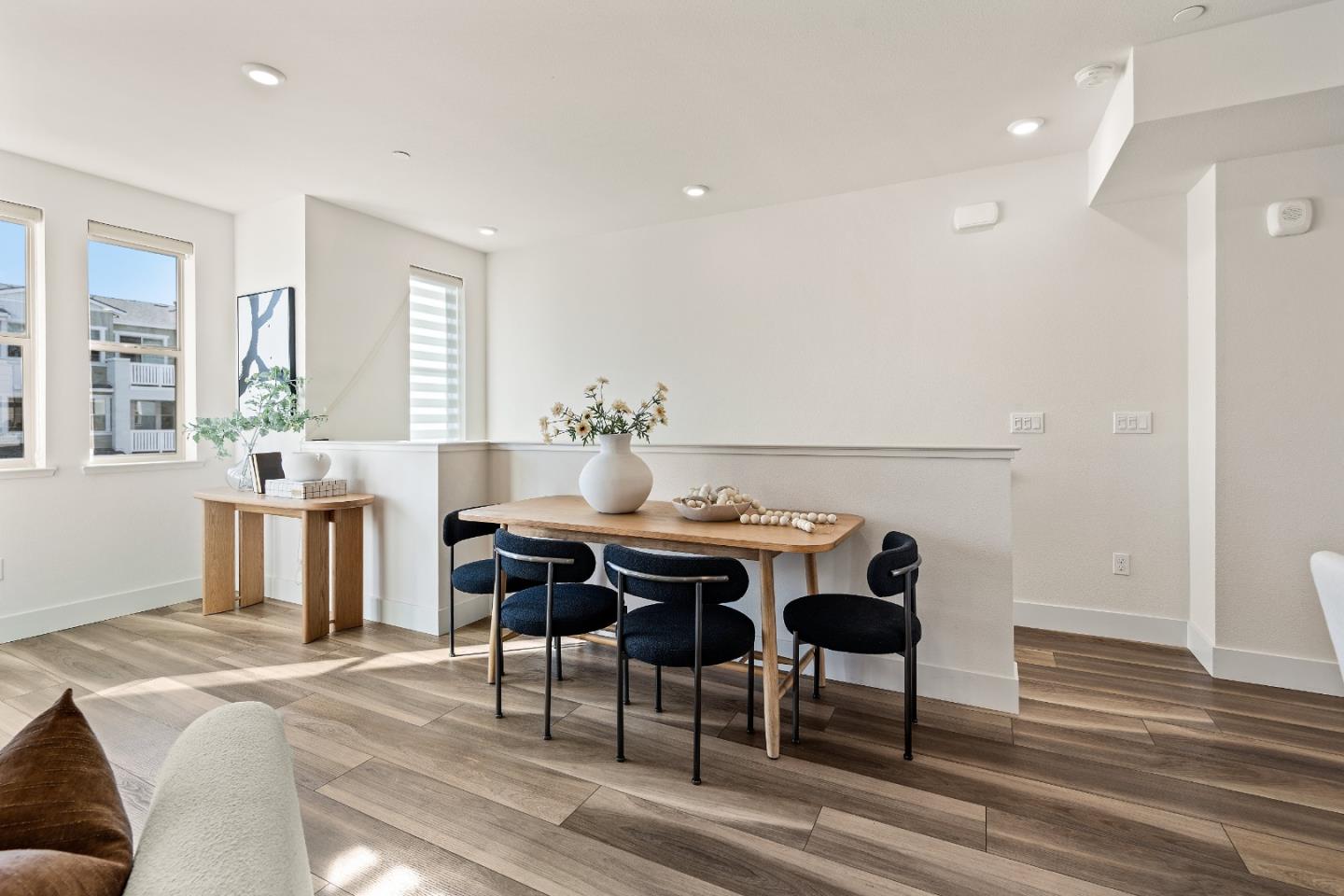 Detail Gallery Image 18 of 55 For 836 Mist Flower Ter #2,  Sunnyvale,  CA 94086 - 2 Beds | 2/1 Baths