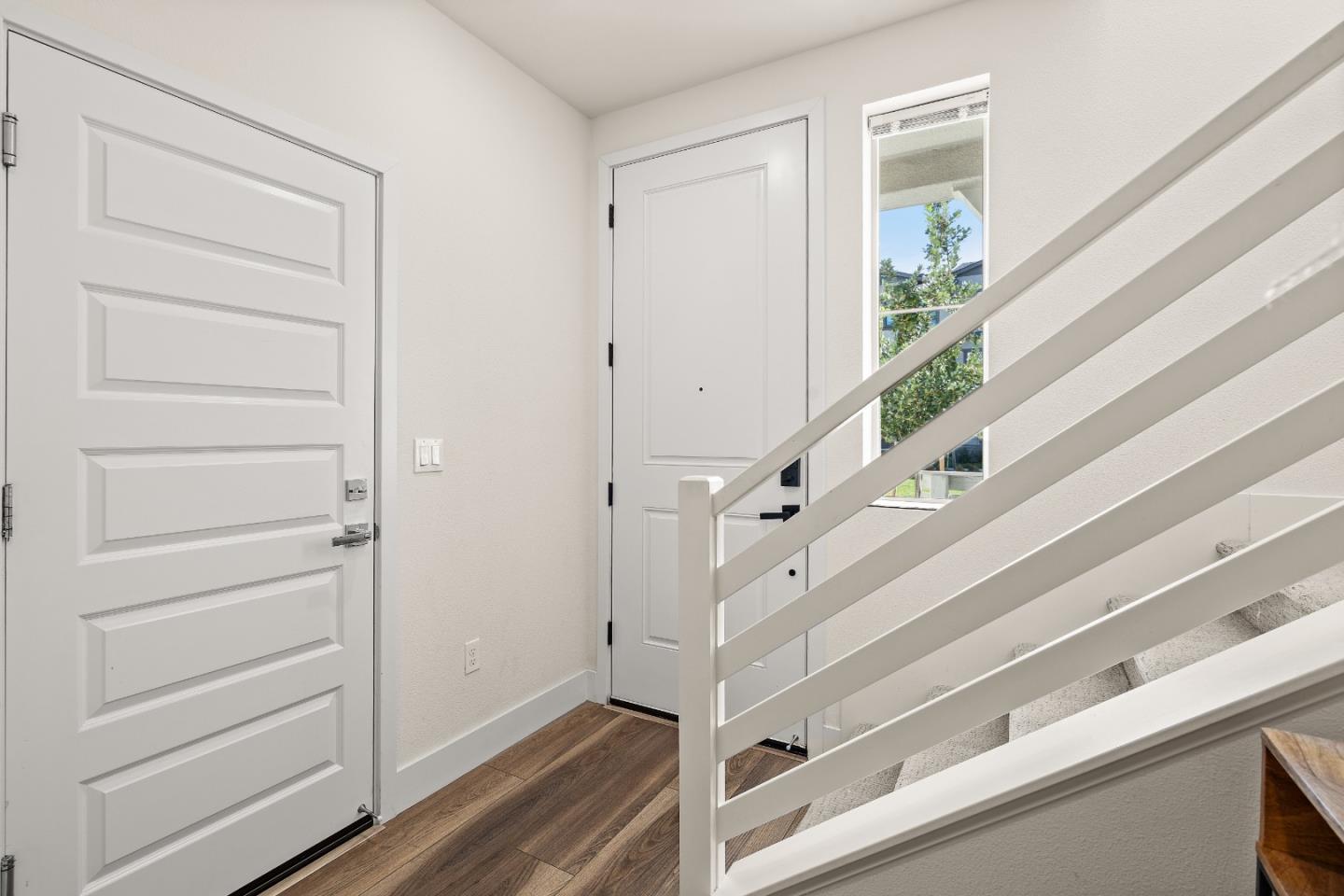 Detail Gallery Image 4 of 55 For 836 Mist Flower Ter #2,  Sunnyvale,  CA 94086 - 2 Beds | 2/1 Baths