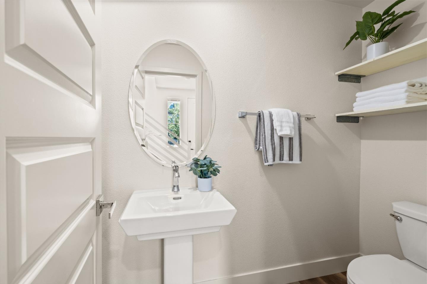 Detail Gallery Image 7 of 55 For 836 Mist Flower Ter #2,  Sunnyvale,  CA 94086 - 2 Beds | 2/1 Baths