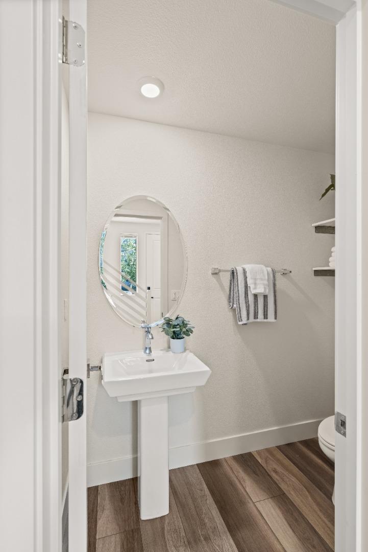 Detail Gallery Image 8 of 55 For 836 Mist Flower Ter #2,  Sunnyvale,  CA 94086 - 2 Beds | 2/1 Baths
