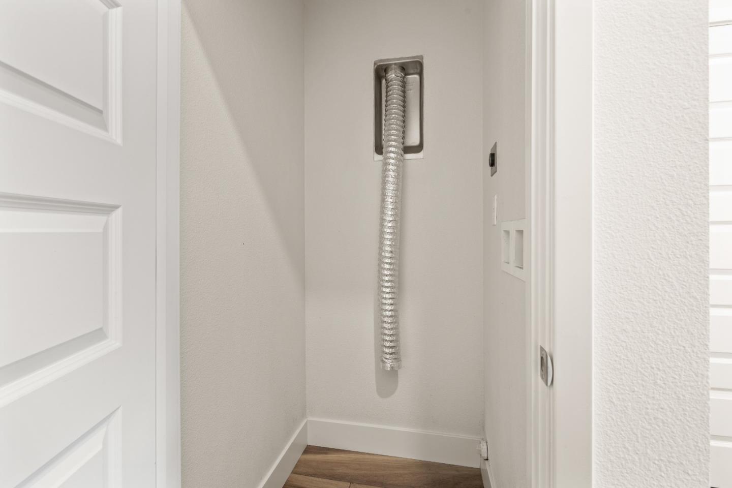 Detail Gallery Image 9 of 55 For 836 Mist Flower Ter #2,  Sunnyvale,  CA 94086 - 2 Beds | 2/1 Baths