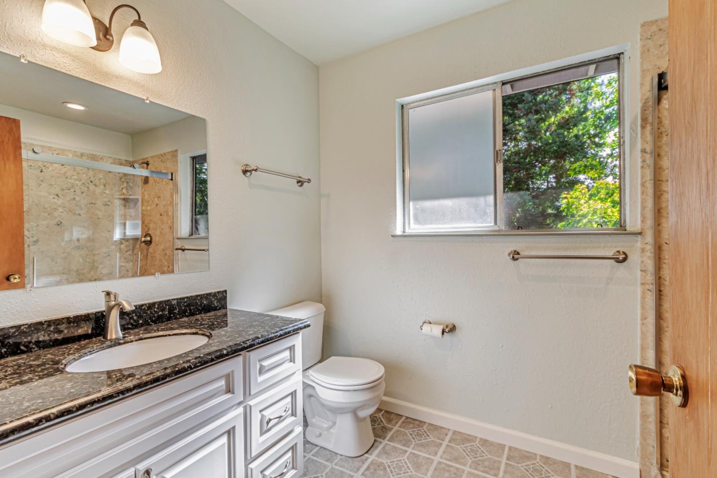 Detail Gallery Image 12 of 22 For 16120 Viewfield Rd, Monte Sereno,  CA 95030 - 4 Beds | 3/1 Baths