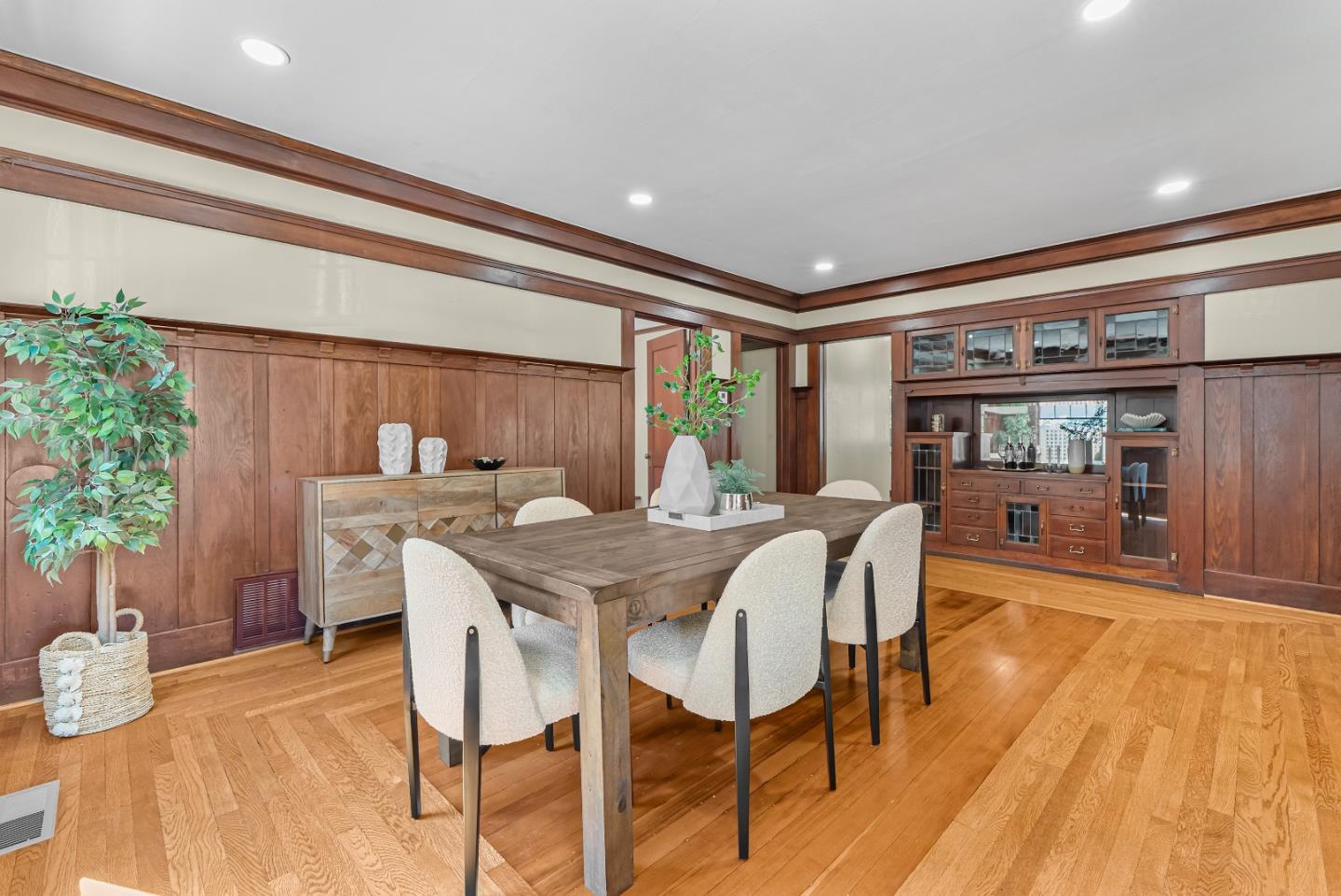 Detail Gallery Image 10 of 62 For 339 S 13th St, San Jose,  CA 95112 - 5 Beds | 4 Baths