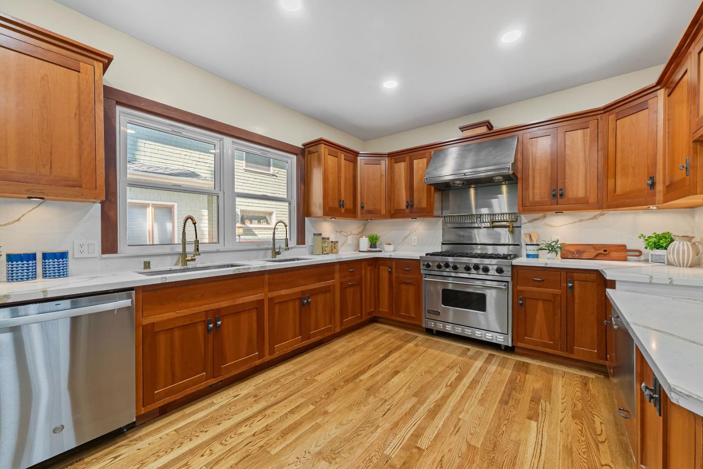 Detail Gallery Image 13 of 62 For 339 S 13th St, San Jose,  CA 95112 - 5 Beds | 4 Baths