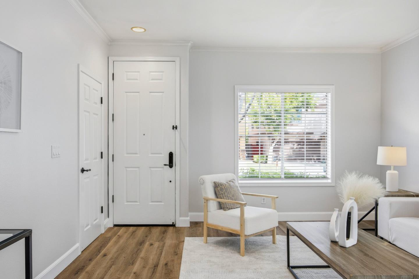 Detail Gallery Image 2 of 41 For 940 Sunbonnet Loop, San Jose,  CA 95125 - 4 Beds | 2/1 Baths