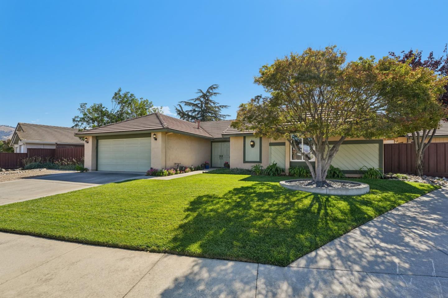 Detail Gallery Image 2 of 97 For 2930 Silverland Ct, San Jose,  CA 95135 - 3 Beds | 2 Baths