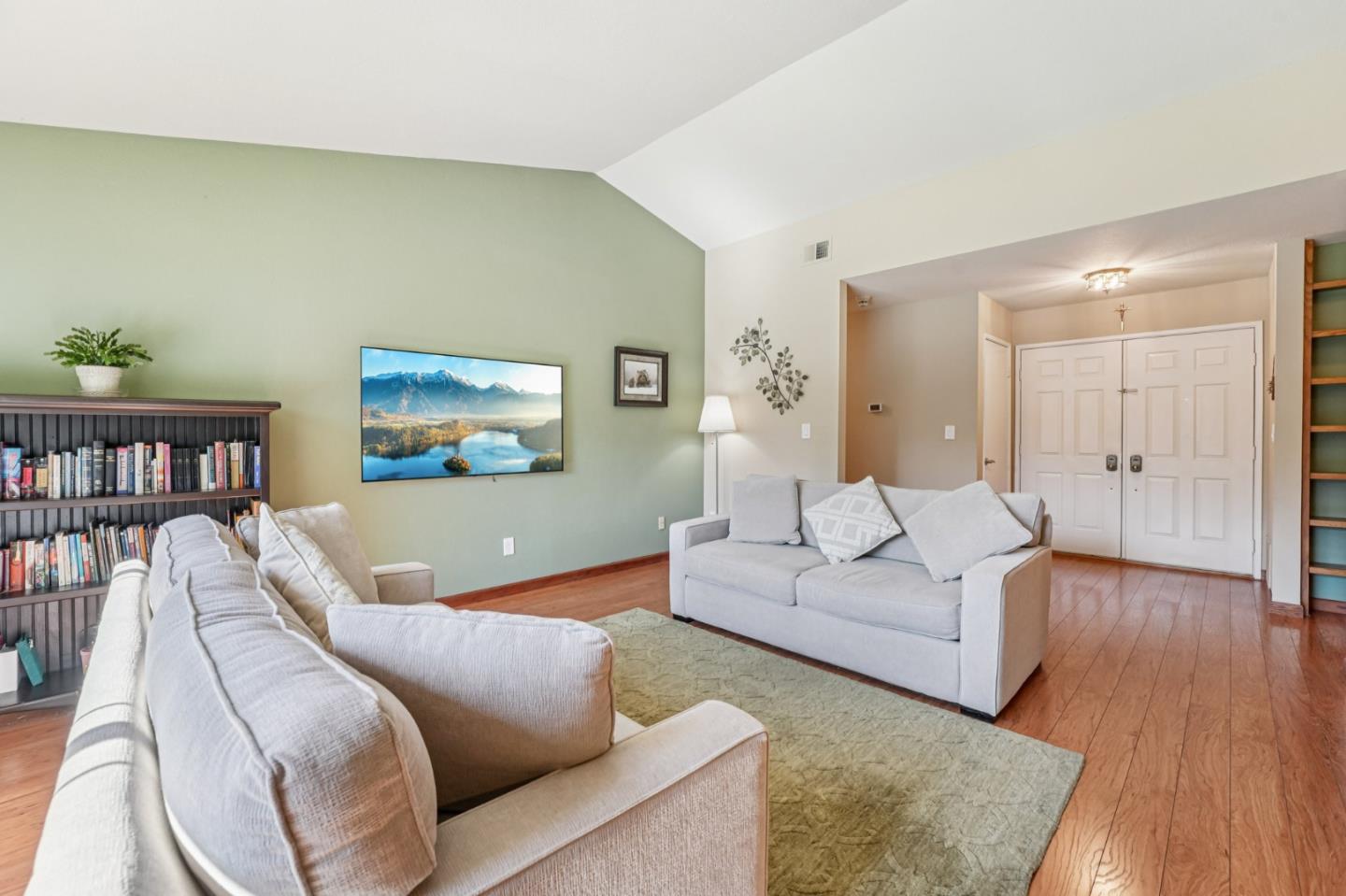 Detail Gallery Image 6 of 97 For 2930 Silverland Ct, San Jose,  CA 95135 - 3 Beds | 2 Baths