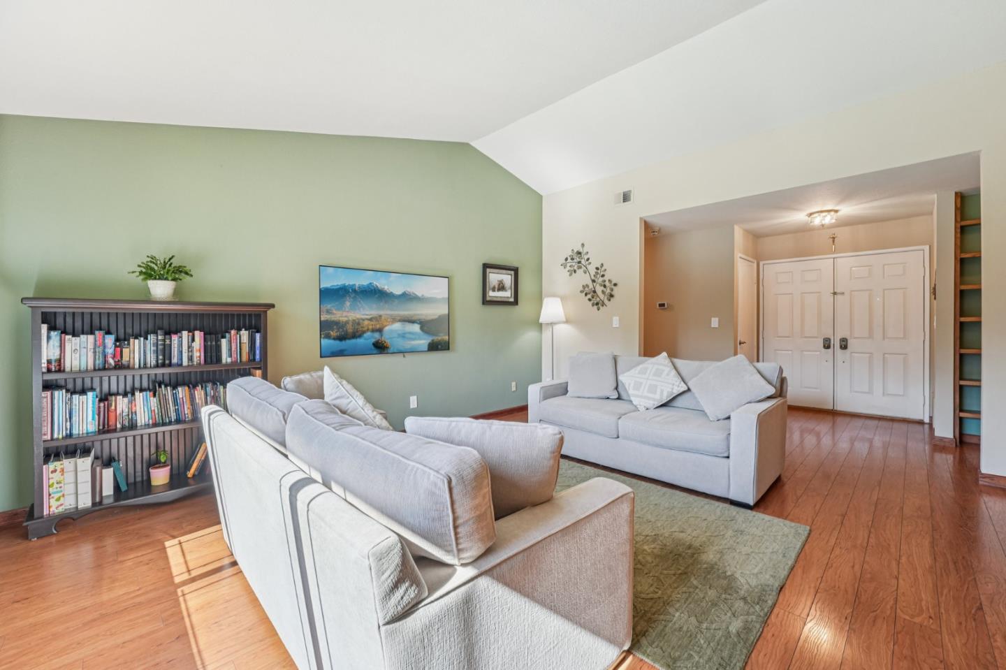 Detail Gallery Image 7 of 97 For 2930 Silverland Ct, San Jose,  CA 95135 - 3 Beds | 2 Baths