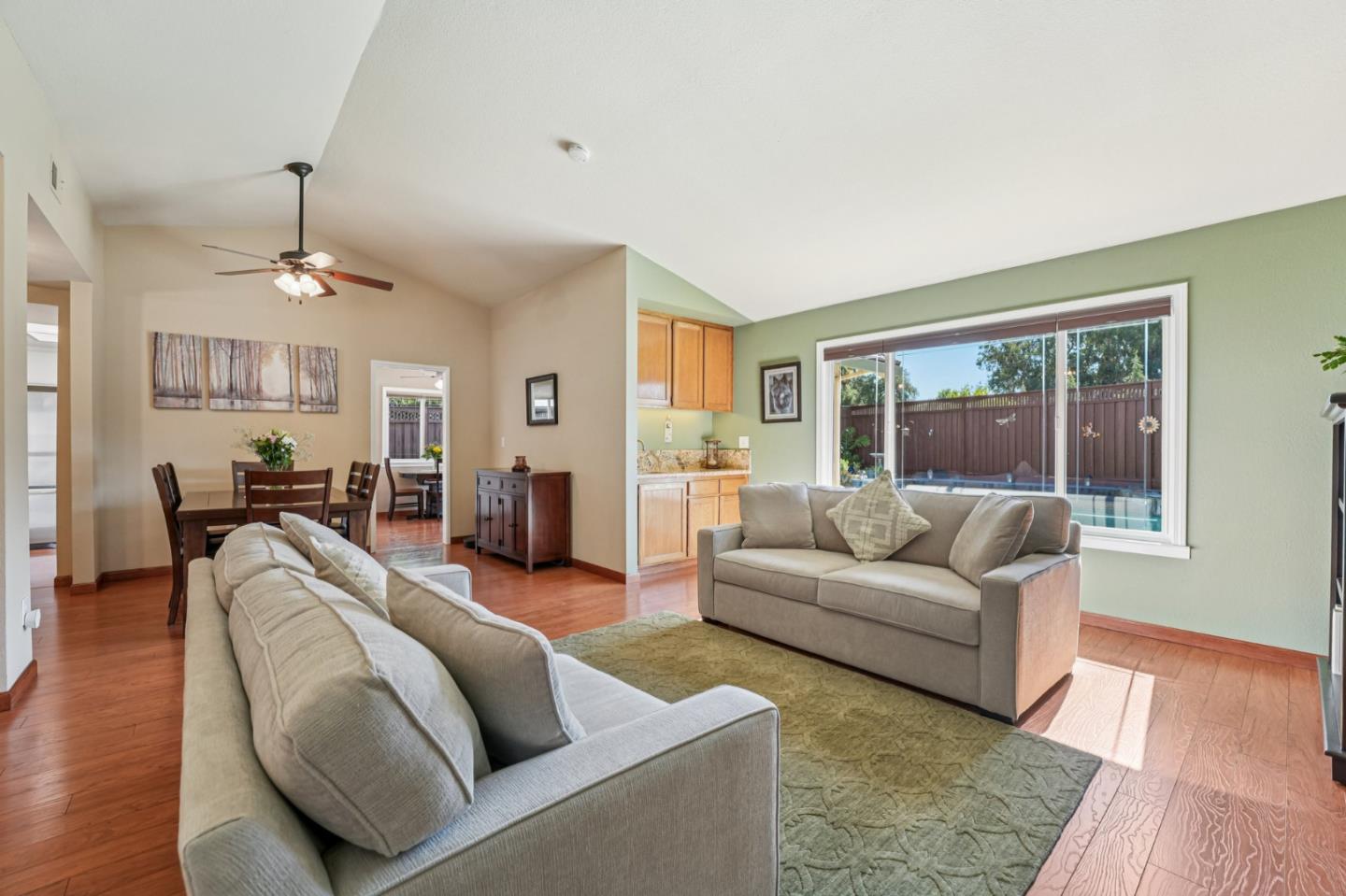 Detail Gallery Image 8 of 97 For 2930 Silverland Ct, San Jose,  CA 95135 - 3 Beds | 2 Baths