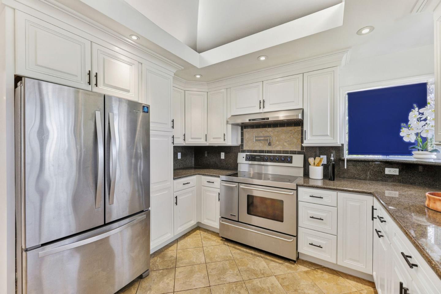 Detail Gallery Image 11 of 54 For 866 Alma Pl, Oakland,  CA 94610 - 4 Beds | 3/1 Baths