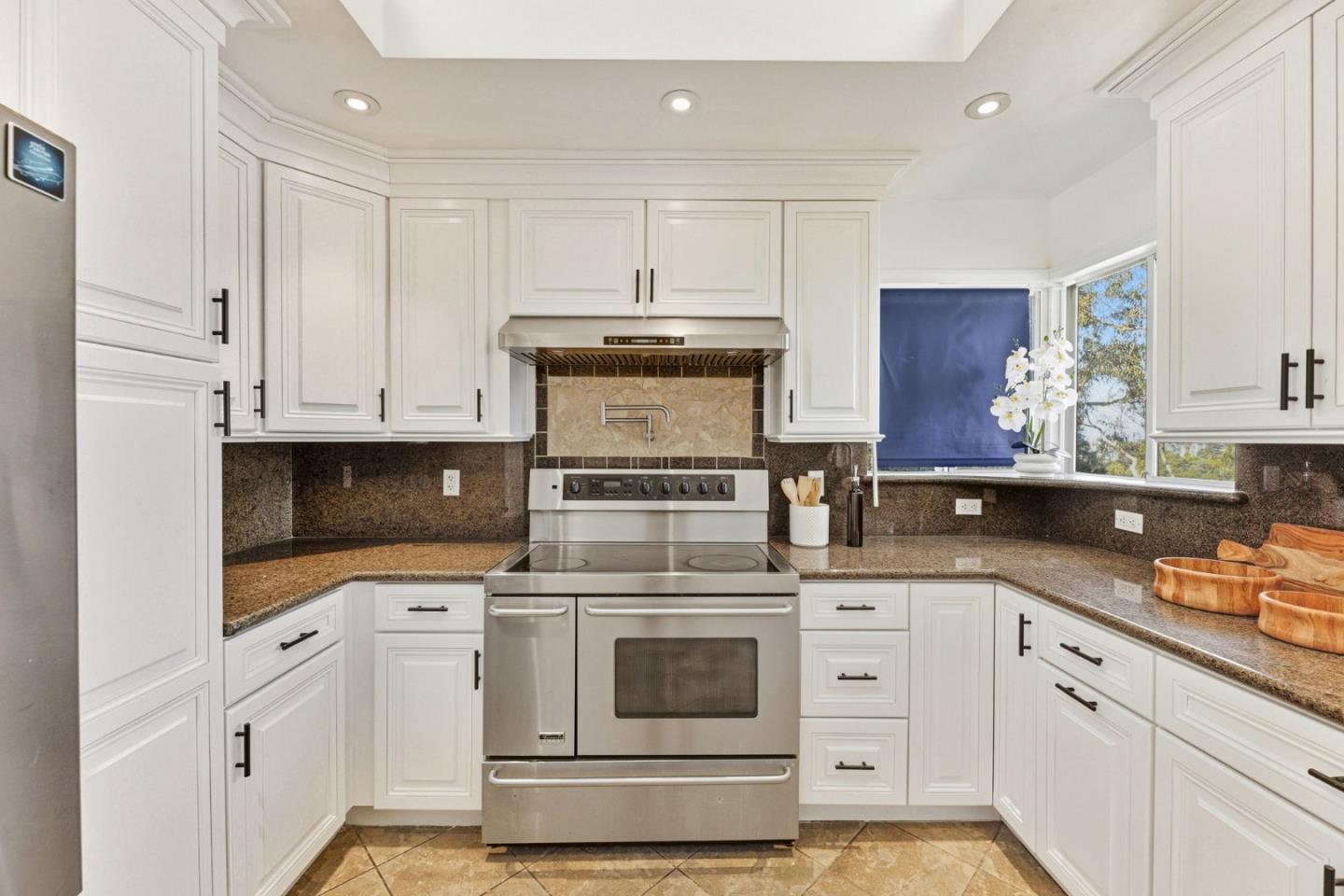 Detail Gallery Image 13 of 54 For 866 Alma Pl, Oakland,  CA 94610 - 4 Beds | 3/1 Baths