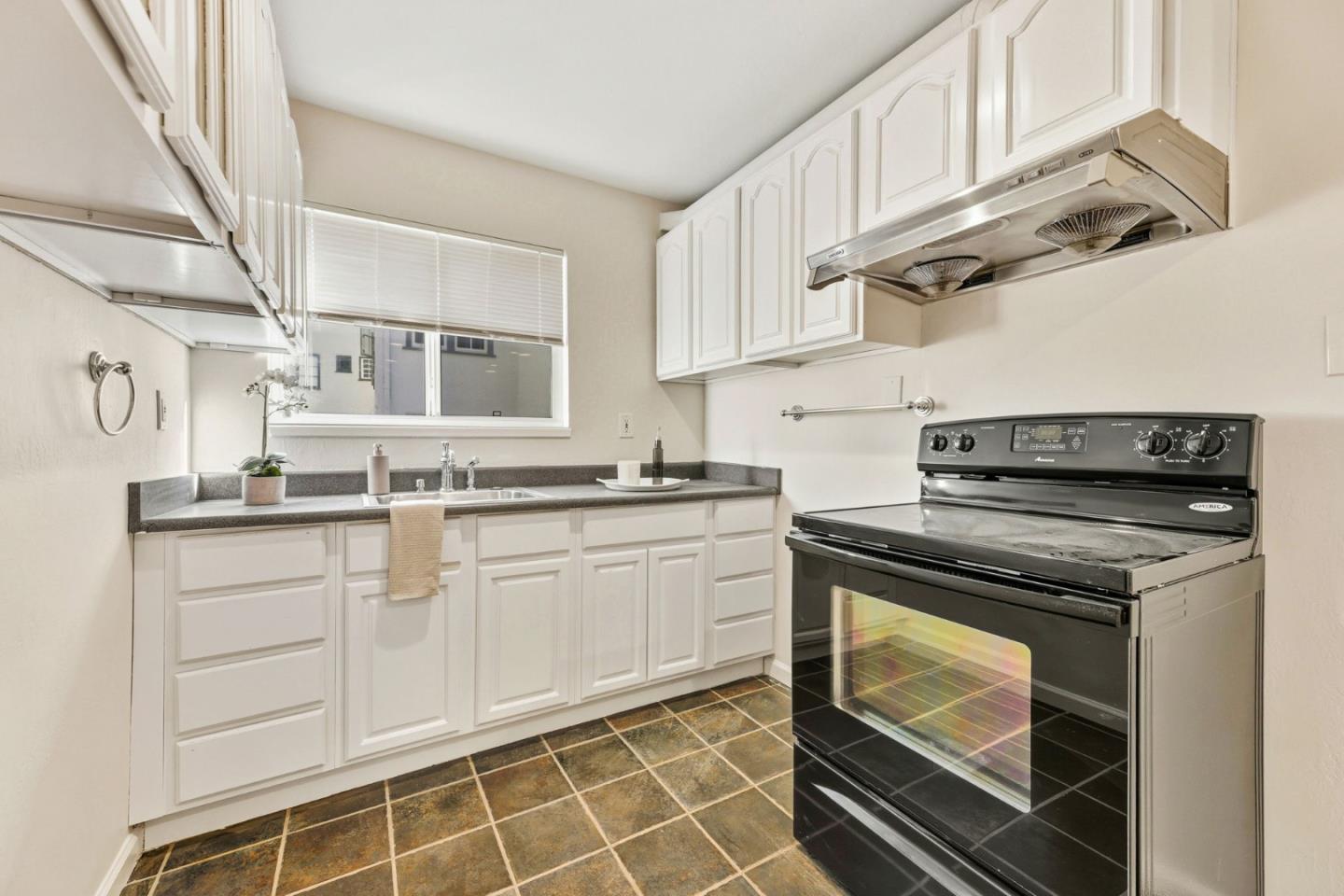 Detail Gallery Image 28 of 54 For 866 Alma Pl, Oakland,  CA 94610 - 4 Beds | 3/1 Baths