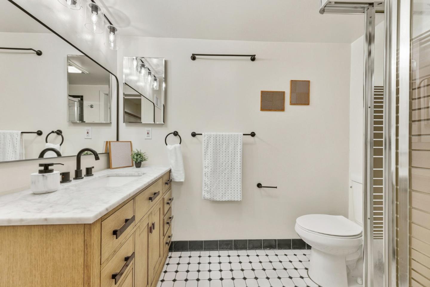 Detail Gallery Image 31 of 54 For 866 Alma Pl, Oakland,  CA 94610 - 4 Beds | 3/1 Baths