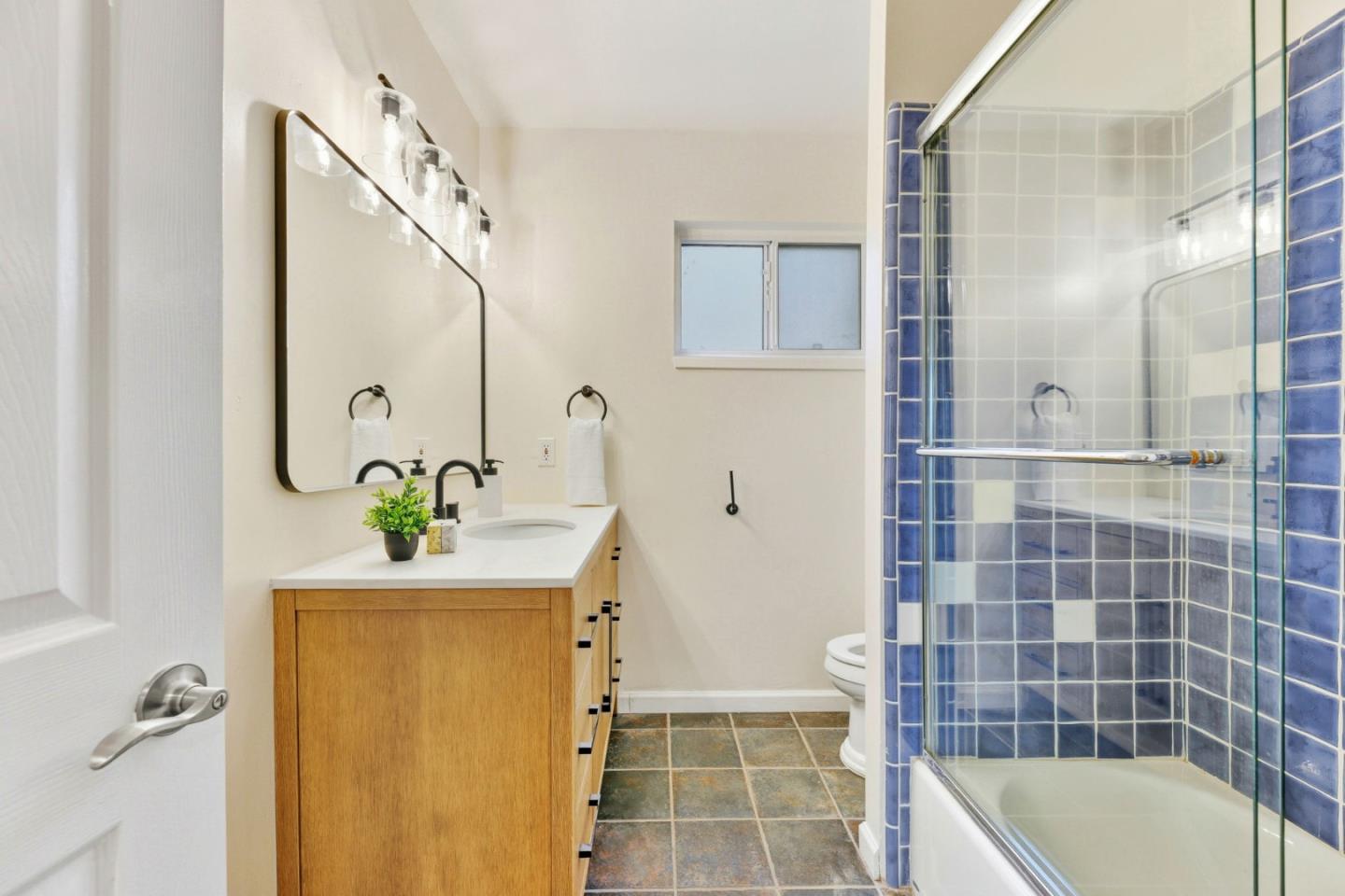 Detail Gallery Image 33 of 54 For 866 Alma Pl, Oakland,  CA 94610 - 4 Beds | 3/1 Baths