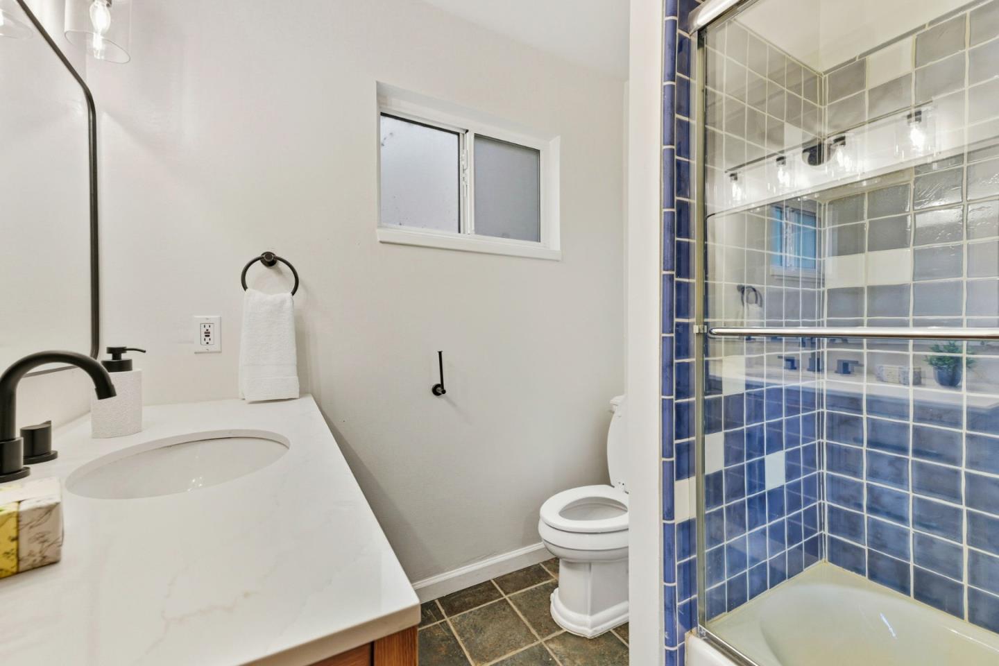 Detail Gallery Image 34 of 54 For 866 Alma Pl, Oakland,  CA 94610 - 4 Beds | 3/1 Baths