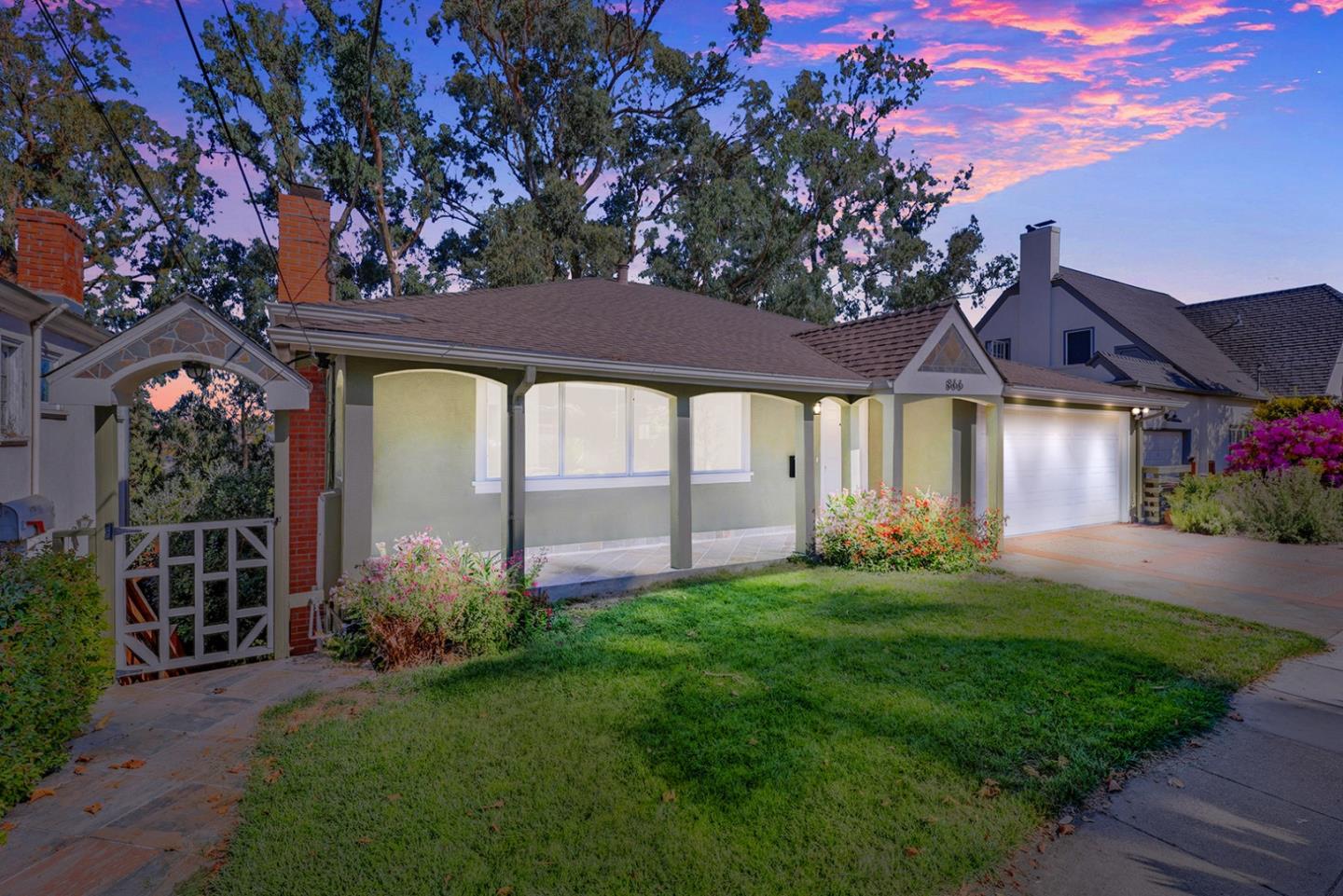 Detail Gallery Image 4 of 54 For 866 Alma Pl, Oakland,  CA 94610 - 4 Beds | 3/1 Baths