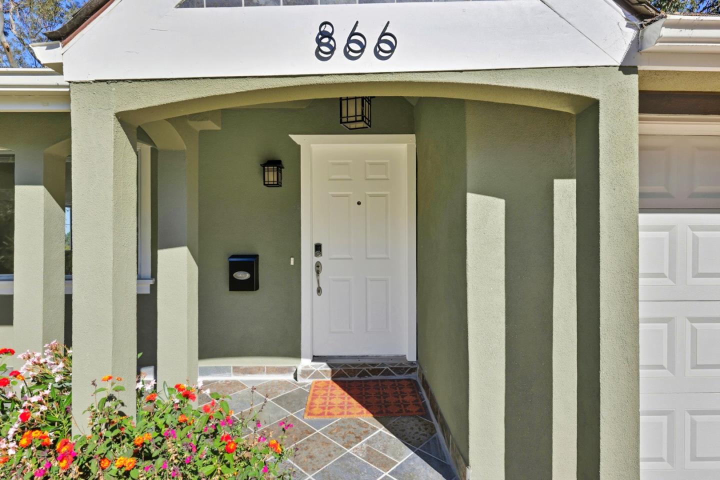 Detail Gallery Image 6 of 54 For 866 Alma Pl, Oakland,  CA 94610 - 4 Beds | 3/1 Baths