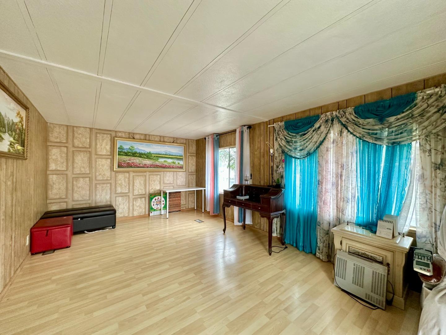 Detail Gallery Image 4 of 19 For 2855 Senter Rd #1,  San Jose,  CA 95111 - 2 Beds | 2 Baths