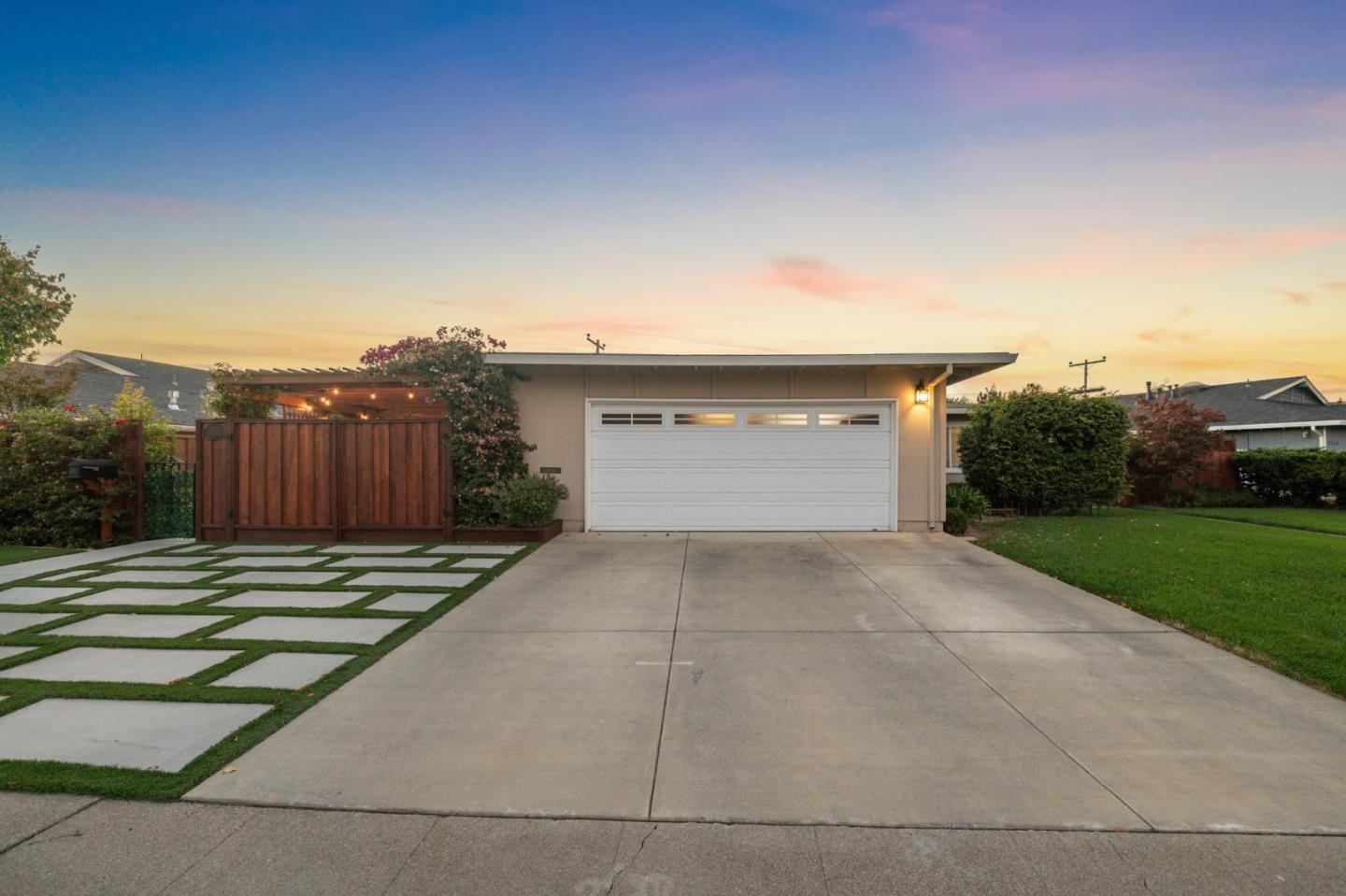 Detail Gallery Image 12 of 19 For 3342-3344 Los Prados St, San Mateo,  CA 94403 - 5 Beds | 3 Baths