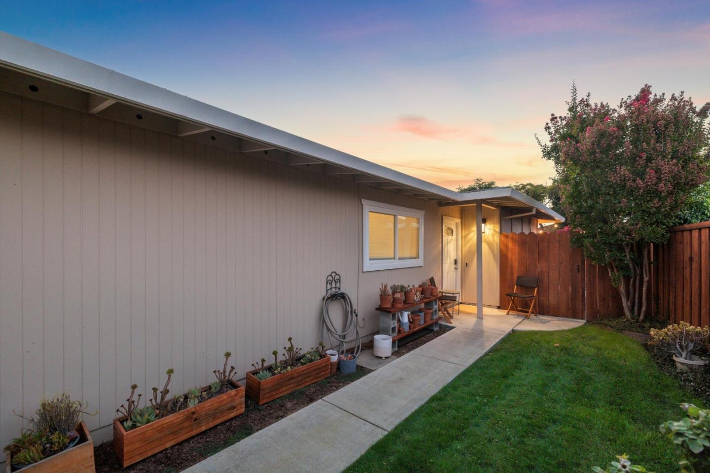 Detail Gallery Image 15 of 19 For 3342-3344 Los Prados St, San Mateo,  CA 94403 - 5 Beds | 3 Baths