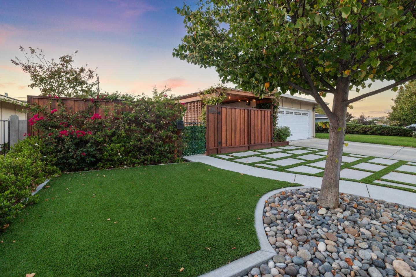 Detail Gallery Image 2 of 19 For 3342-3344 Los Prados St, San Mateo,  CA 94403 - 5 Beds | 3 Baths