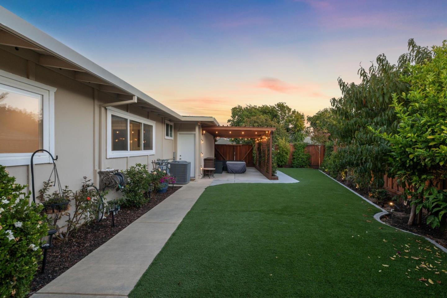 Detail Gallery Image 6 of 19 For 3342-3344 Los Prados St, San Mateo,  CA 94403 - 5 Beds | 3 Baths