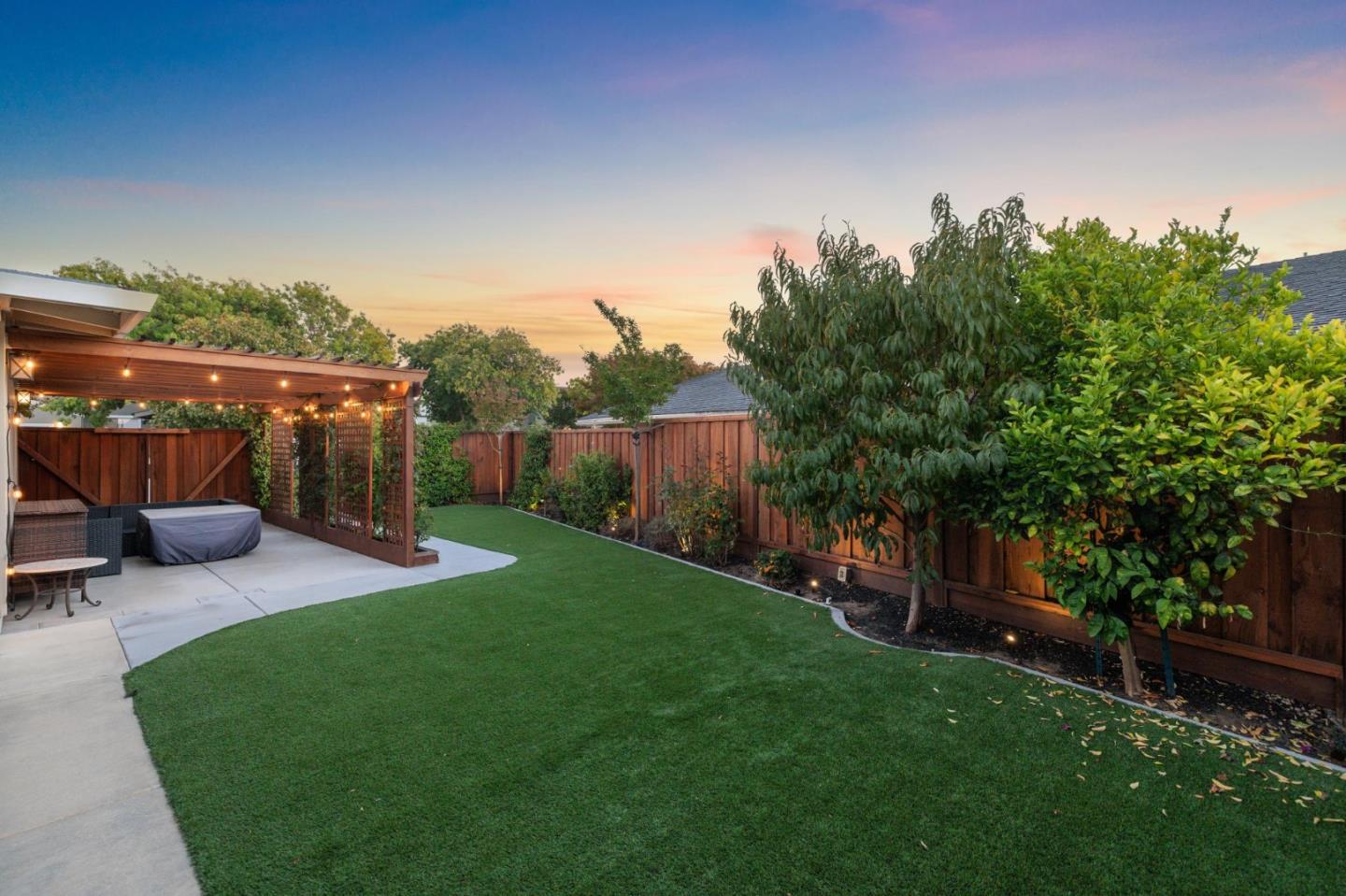 Detail Gallery Image 7 of 19 For 3342-3344 Los Prados St, San Mateo,  CA 94403 - 5 Beds | 3 Baths