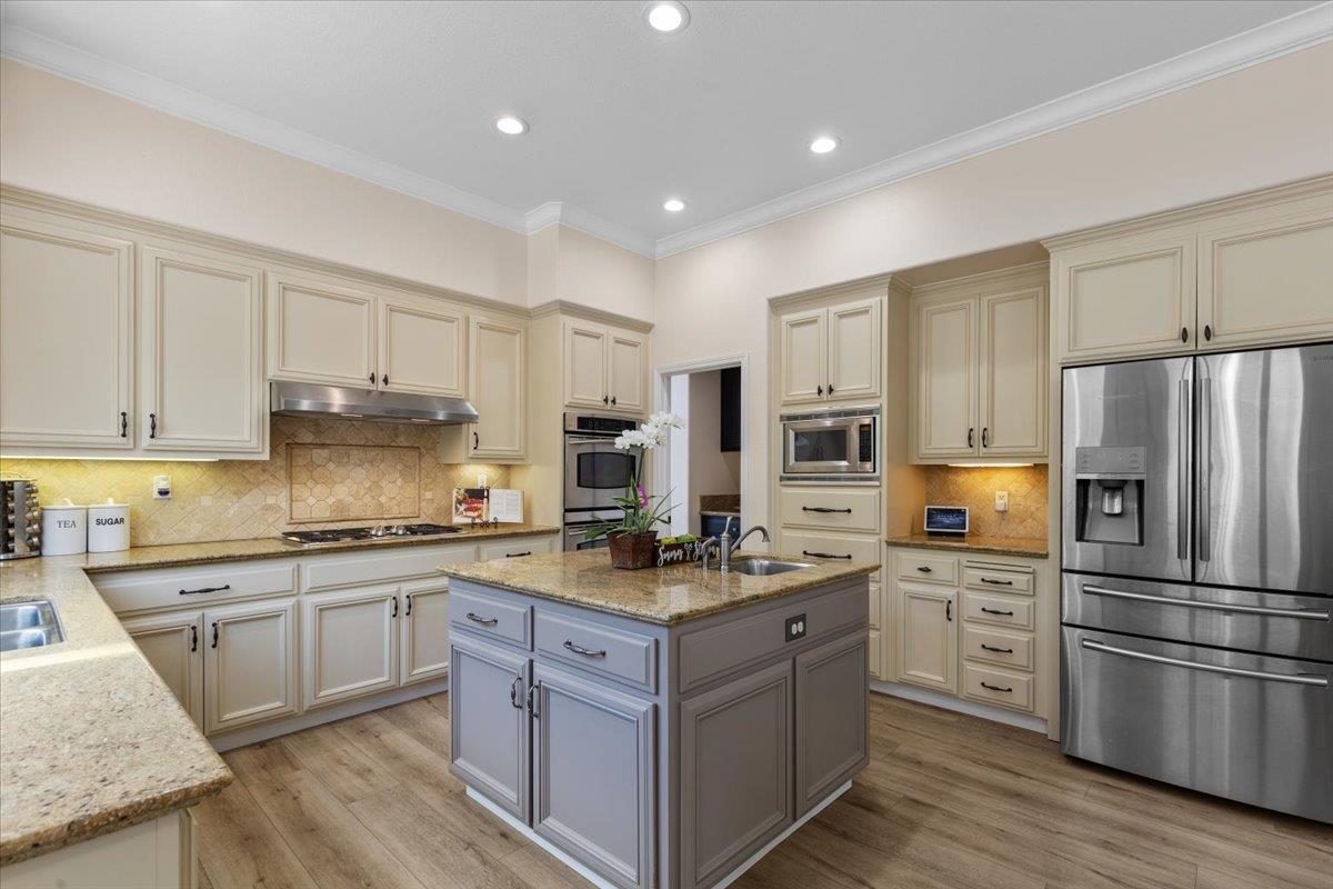 Detail Gallery Image 14 of 51 For 18340 San Antonio Dr, Morgan Hill,  CA 95037 - 5 Beds | 3/1 Baths